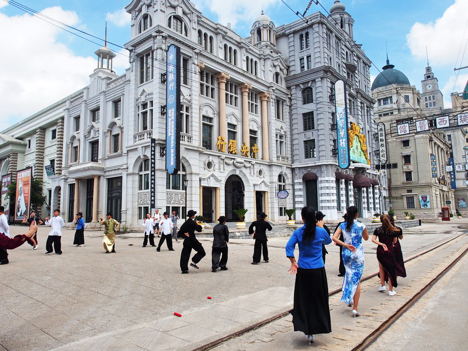 周末去游览影视城,影视城周末游玩