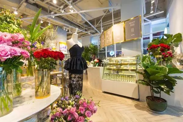 找一个关于roseonly花店的视频,roseonly花店的风格