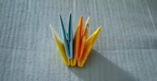 用废旧物品做菠萝笔筒怎么做,自制折纸菠萝笔筒