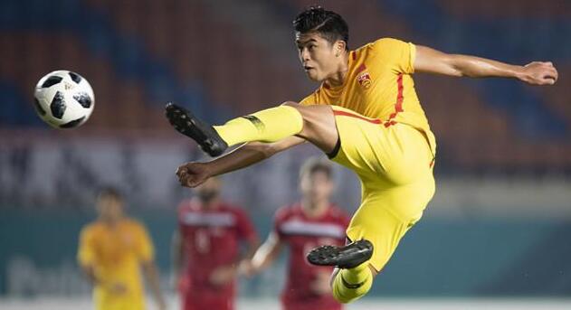 国足2-1逆转后的情景,2-1逆转国足