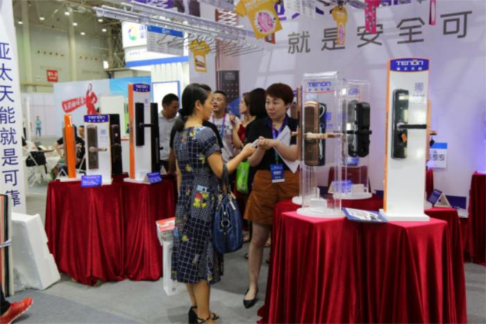 这个周末湖北3万人都涌向了武汉国博见证华中建材行业的崛起