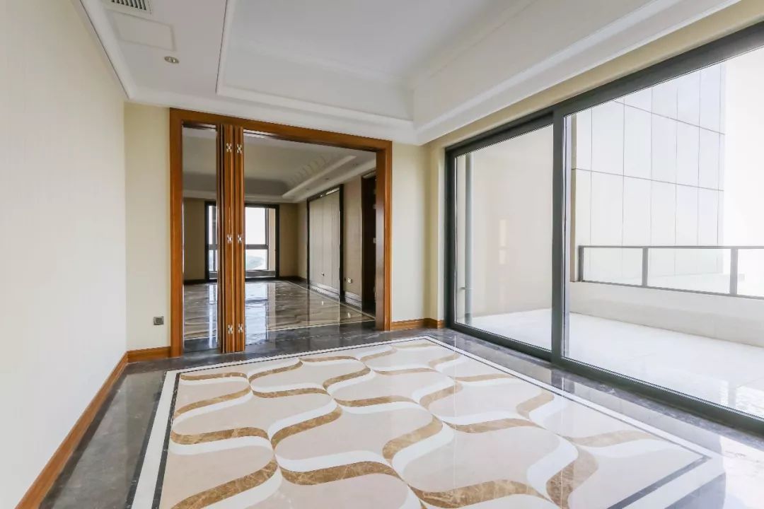 仁恒江湾天成380㎡，河西最顶级大平层！客厅开间层高逆天……