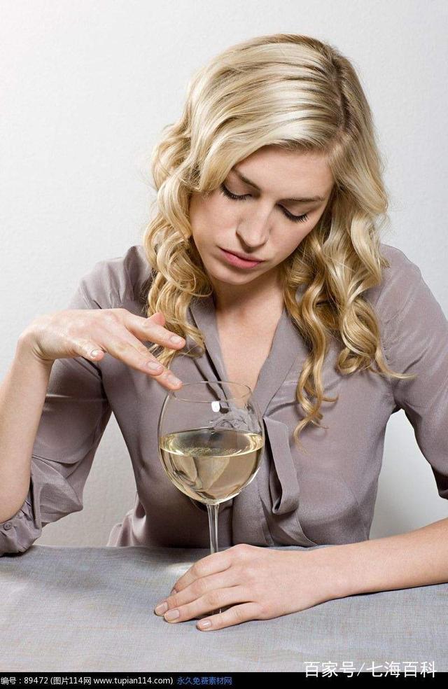 女人必学的3个动作,女生怎样的动作会更迷人