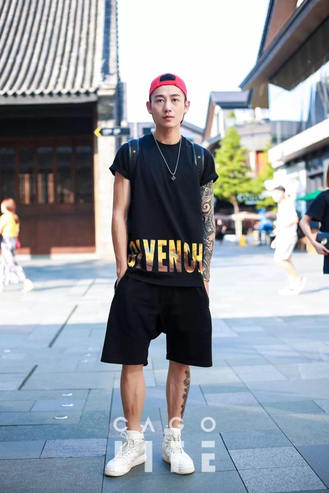 成都太古里街拍的男孩子,成都街拍太古里情侣高颜值