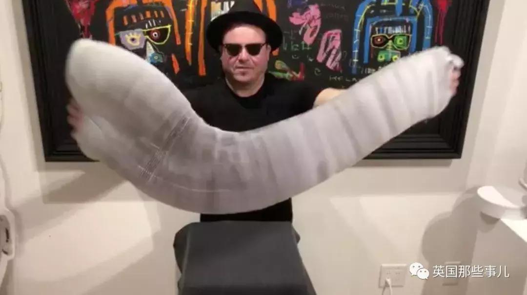 只爱恶作剧靠什么养家？他把所有东西变成纸捉弄人，这手艺简直了