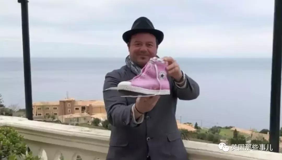 只爱恶作剧靠什么养家？他把所有东西变成纸捉弄人，这手艺简直了