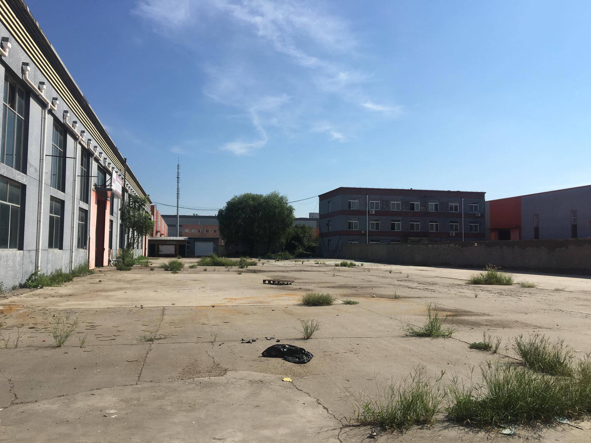 这家卖童装的刚从新三板摘牌，又遭P2P*债追**，提门卫大爷当董事长