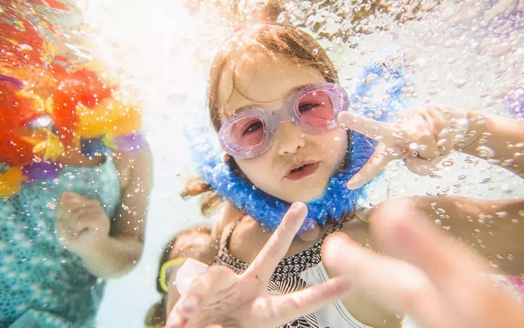 给孩子游泳的正确方法,孩子游泳训练计划安排