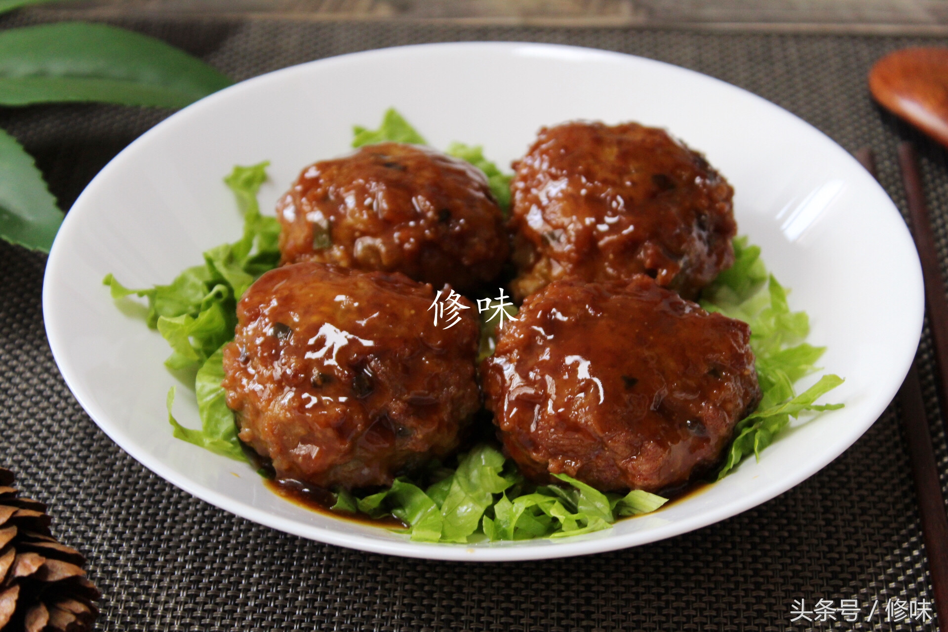 放马蹄的四喜丸子做法,四喜丸子放荸荠和馒头哪个好吃