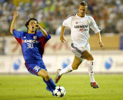 贝克汉姆获欧足联主席奖！职业生涯荣誉满身，退役推动足球发展