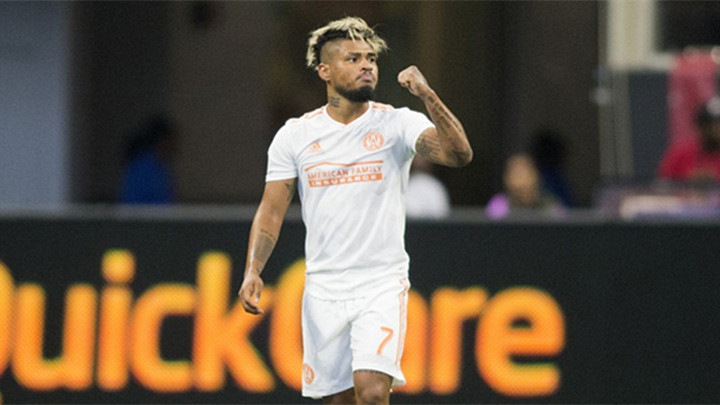 鲁尼60米惊天吊射,伊布绝杀球鲁尼