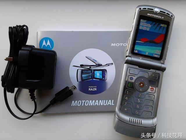 摩托罗拉怀旧v3,摩托罗拉v3i经典老手机