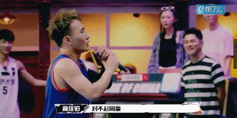 为什么李易峰话题度那么高,李易峰和粉丝相爱相杀的瞬间
