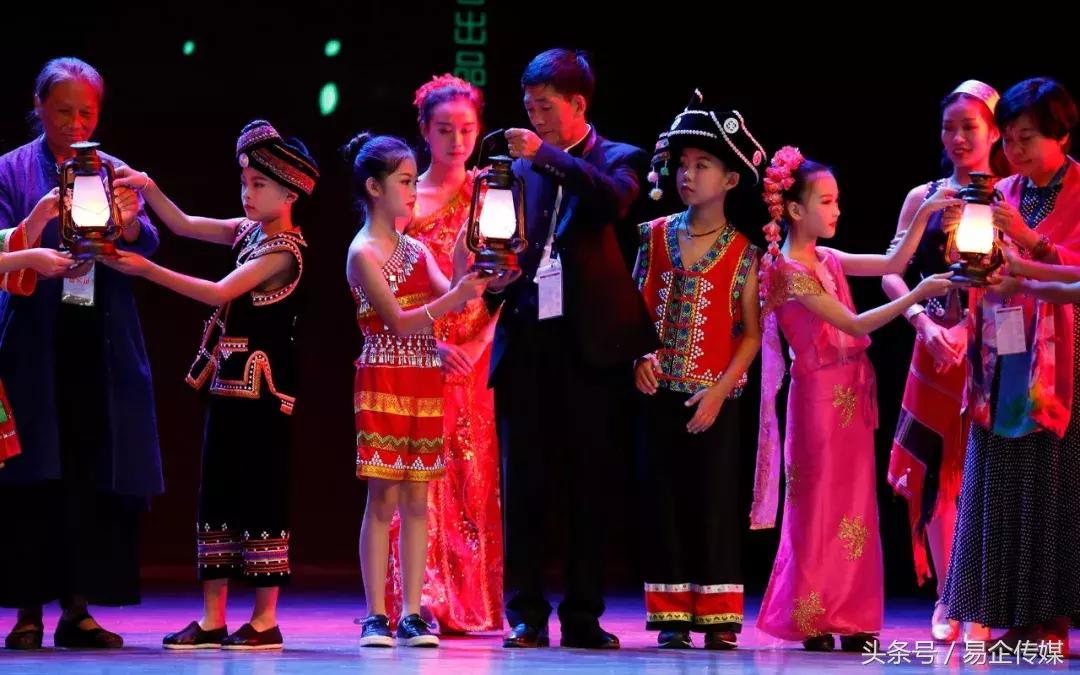 龙润茶技术总工卫宗成荣获“普洱茶传承工艺大师”称号