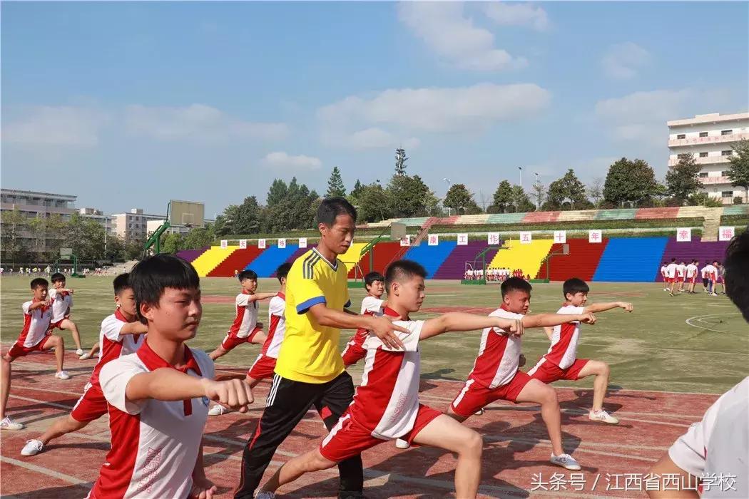 优秀教师事迹用爱坚守育人初心,优秀教师事迹爱岗敬业