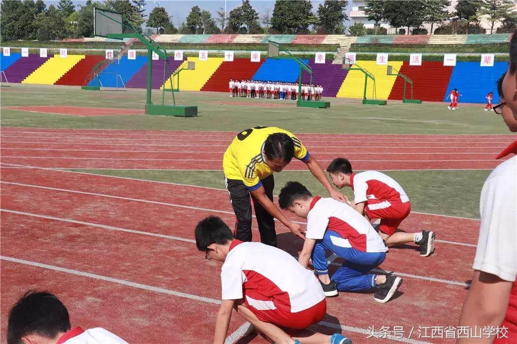 优秀教师事迹用爱坚守育人初心,优秀教师事迹爱岗敬业