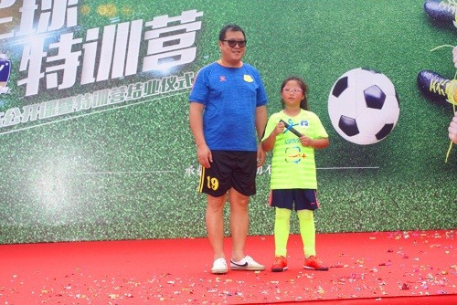 深圳青少年足球寒假训练营,深圳暑假青年足球训练营
