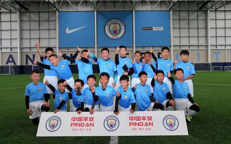 25名赴英国曼城学习的中国足球少年,后来怎么样了?