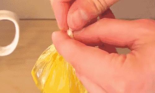 马桶堵保鲜膜怎么疏通,马桶堵了怎么用保鲜膜