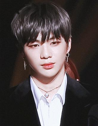 男爱豆戴长耳坠,男爱豆戴发饰