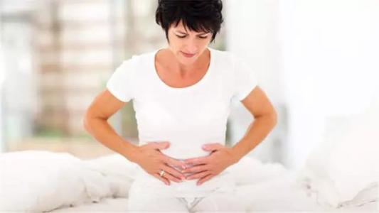 女性泌尿道感染苦不堪言，影响夫妻*生活性**，6种预防原则是关键！