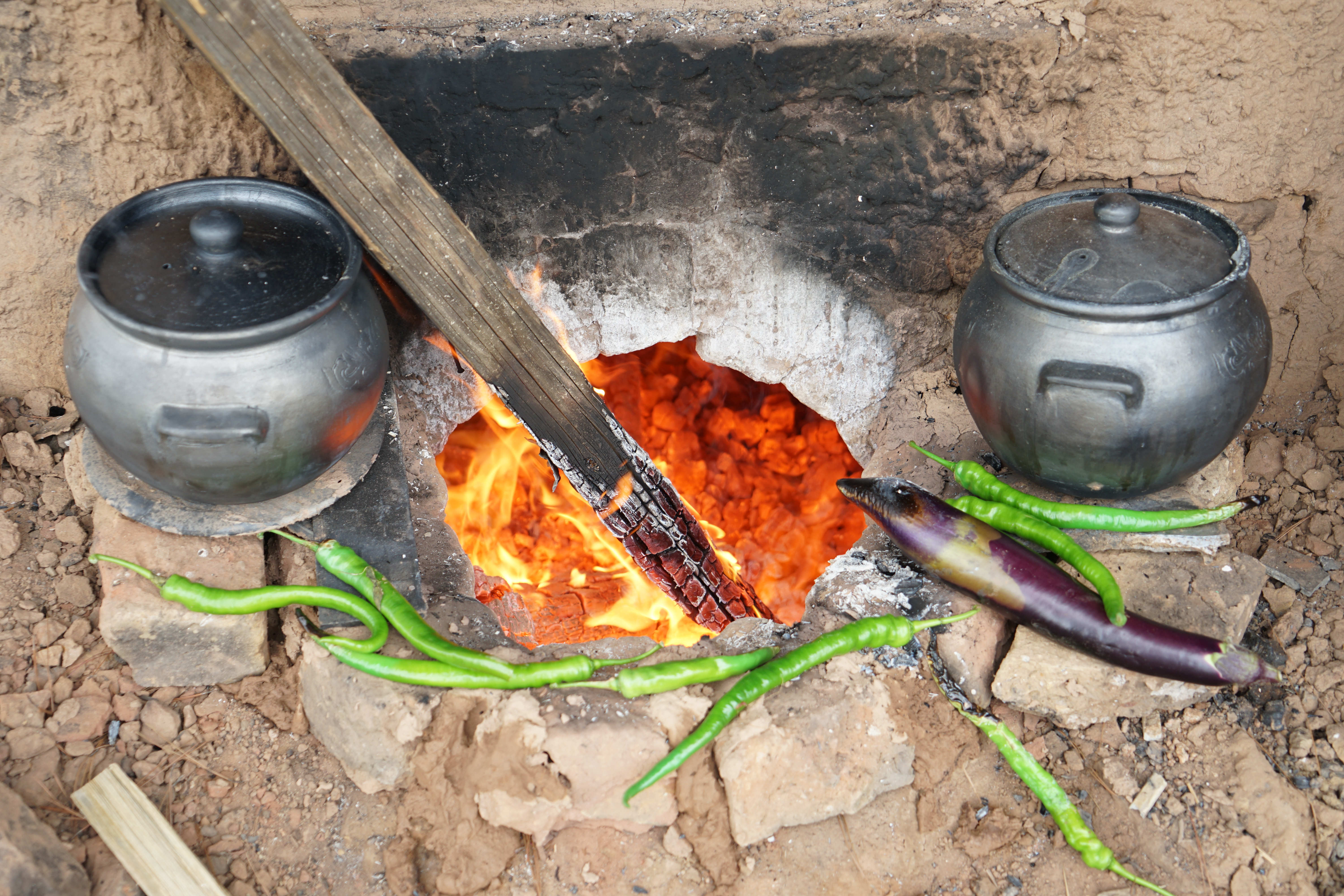 黑陶的前世今生：5000年古文明技艺把泥土炼成“黑金”