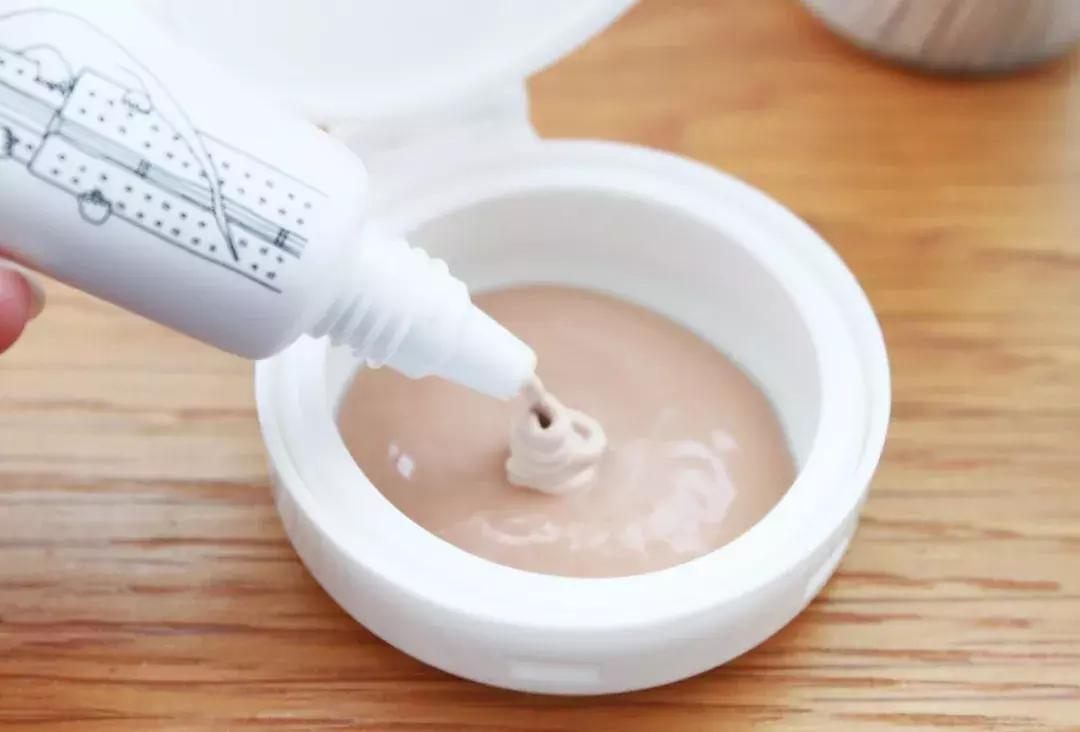 用气垫霜和粉底液有什么区别,粉底液和气垫有什么差别