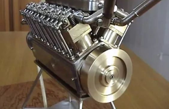 牛人制作32缸发动机,w32迷你发动机diy过程