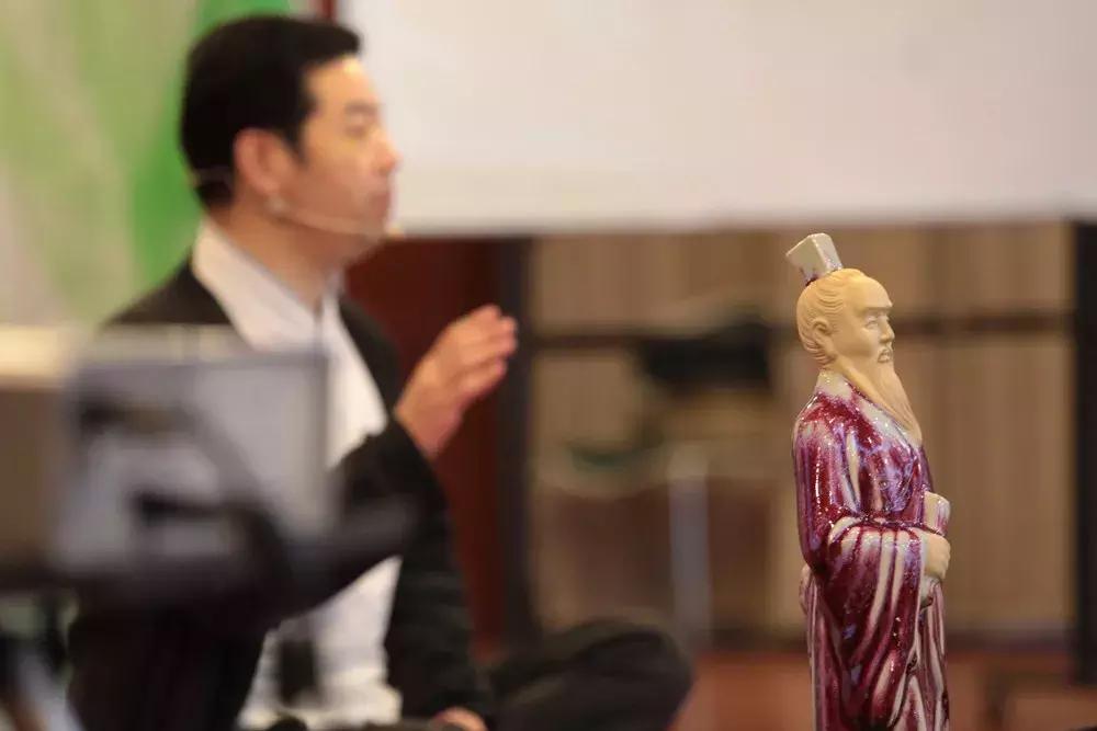 硬的跟牛一样的人，如何说服他？（其实很简单）