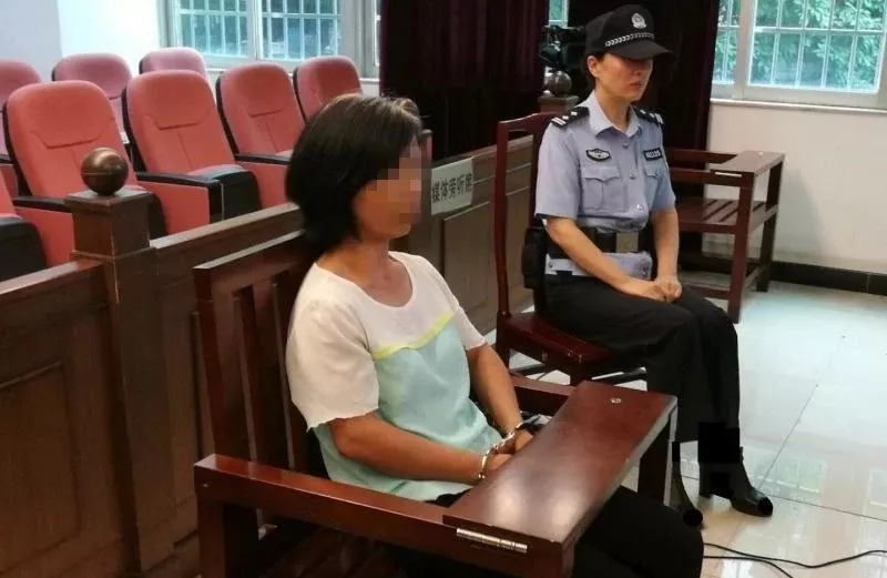 奇葩！伪造判决书“判决”自己无罪释放，广州女子在法院当场被抓包