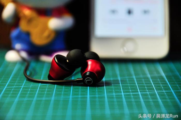 设计创新独特，音质三频均衡，雅天ARTISTEDC1圈瓷耳机体验