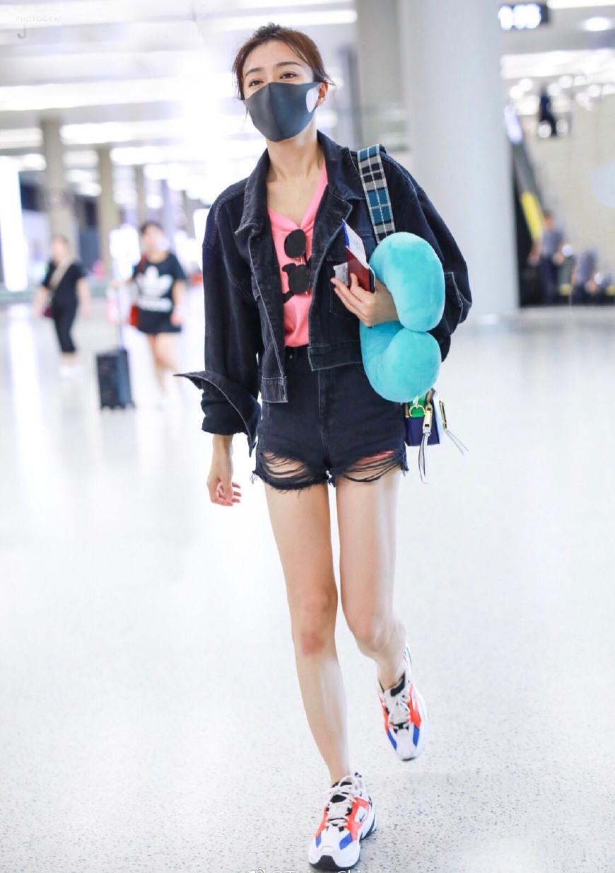 秦岚路透一袭造型好有气质,秦岚最近穿搭机场