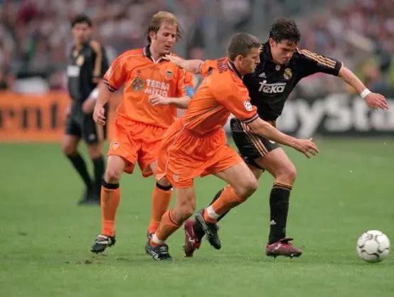 两进欧冠决赛蝙蝠军团,时隔3年重返欧洲赛场