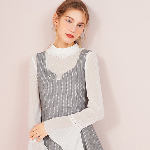 背心裙穿起来真的超级洋气,背心裙怎么穿最时尚