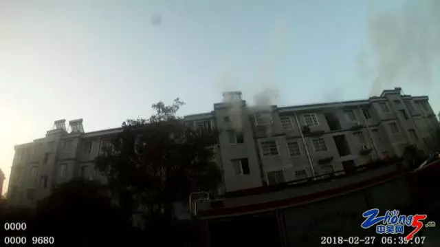 洛阳女子被男友泼汽油烧伤,女子被男子泼汽油烧伤