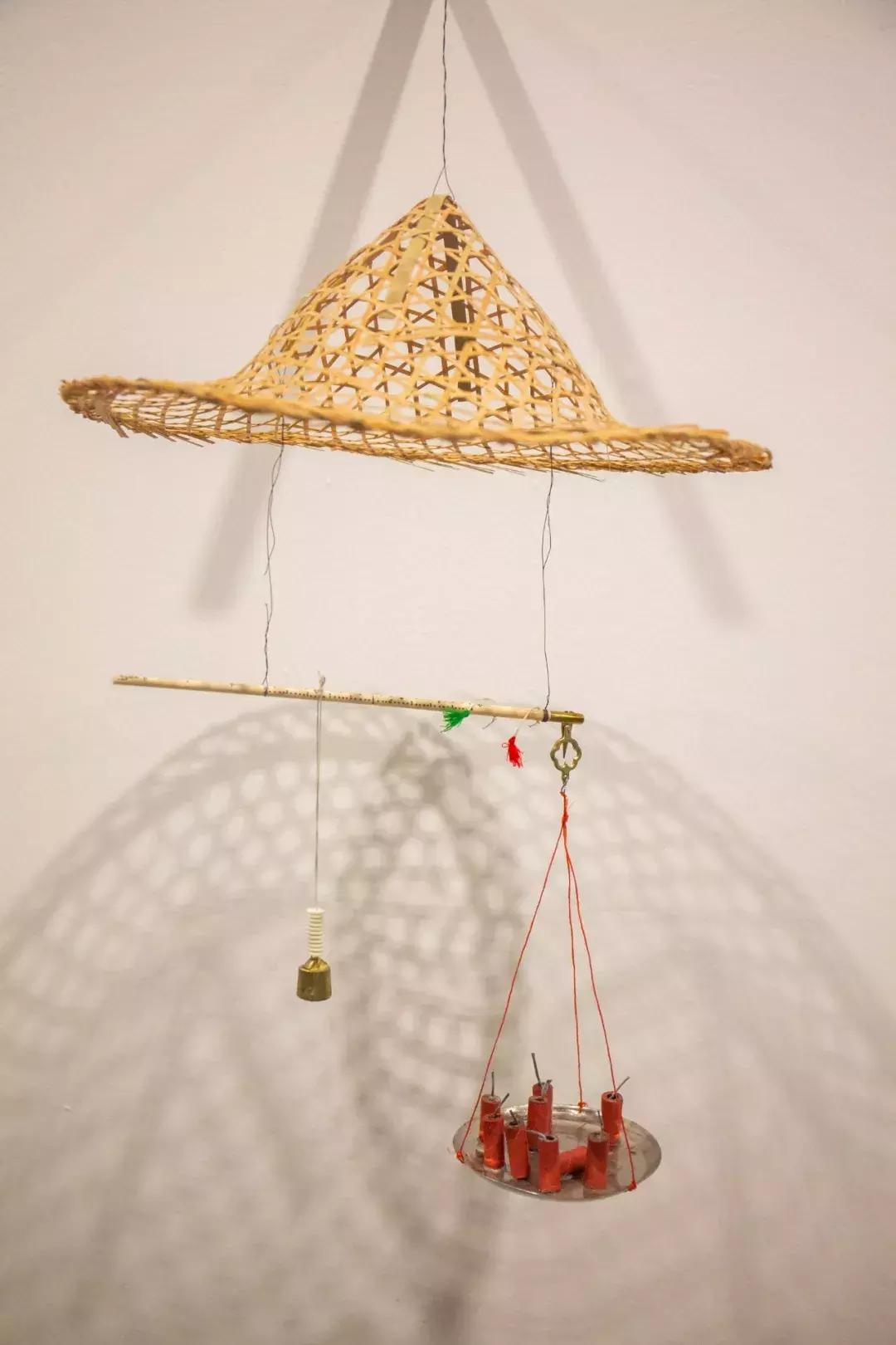 亚洲首展！开枪射画肉上绣花……这场叫“她”的展览，见识女性的力量