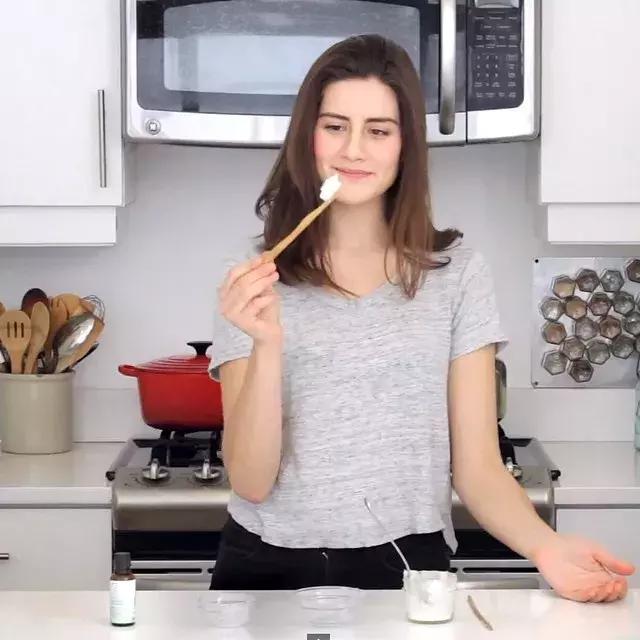 90后女孩践行零垃圾生活，四年产生的垃圾一个玻璃瓶就能装下……