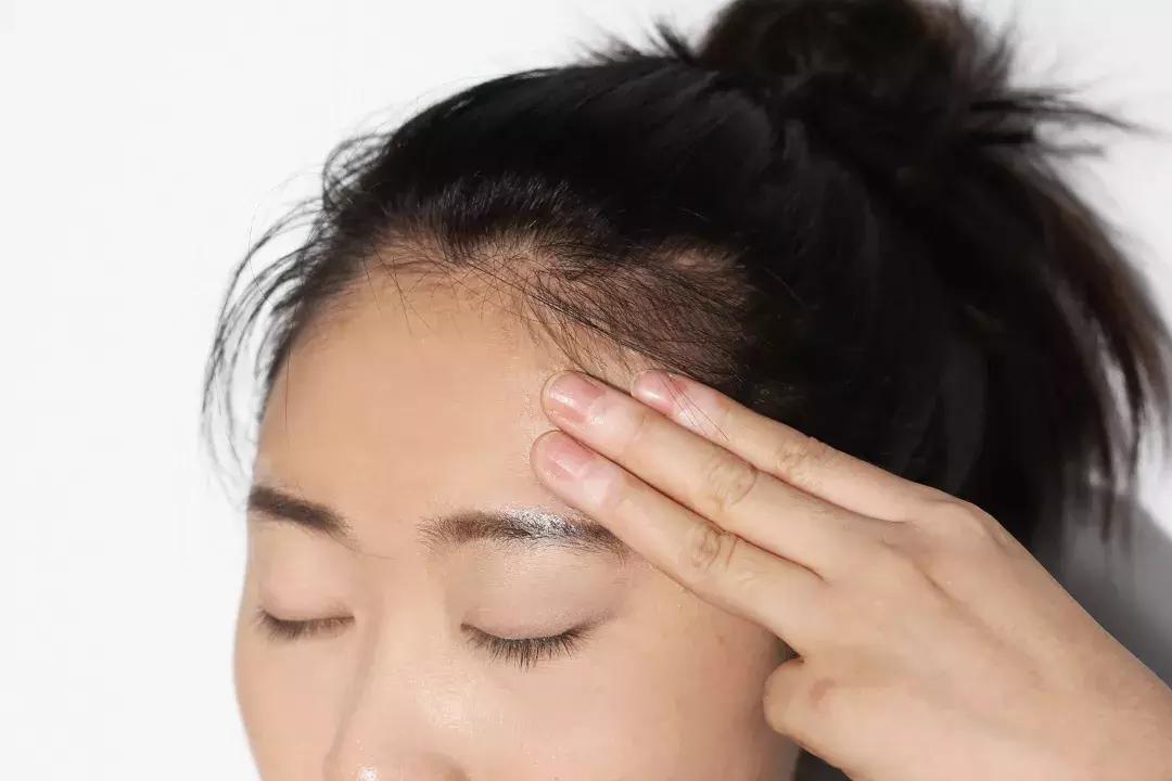 vc精华淡化法令纹暗沉,vc用了法令纹发黄