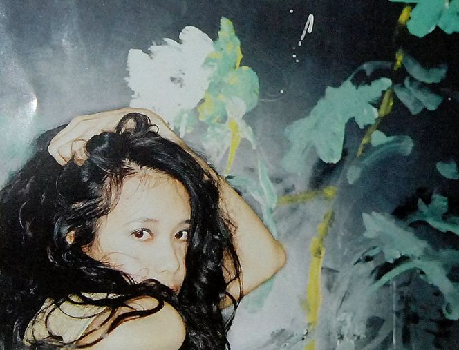 全裸拍写真，还撩倒过周星驰，48岁的她性感炸了！