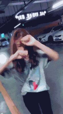 2018年的抖音最火视频成都小甜甜,成都小甜甜到底是因为什么才火的