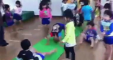 侧空翻、倒立行走、十级跳箱，日本幼儿园“变态”课甩我们十条街