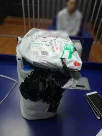 安徽90后姑娘做微商卖烟私卖*草烟**在无锡被拘留