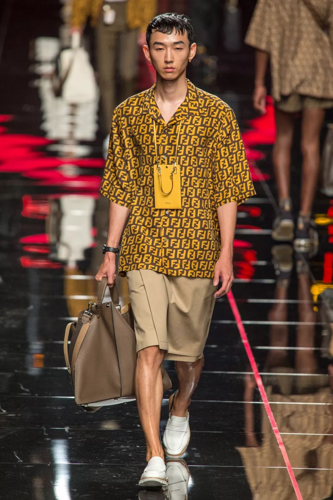 fendi2018春夏男装秀场,fendi秀场2022观众席