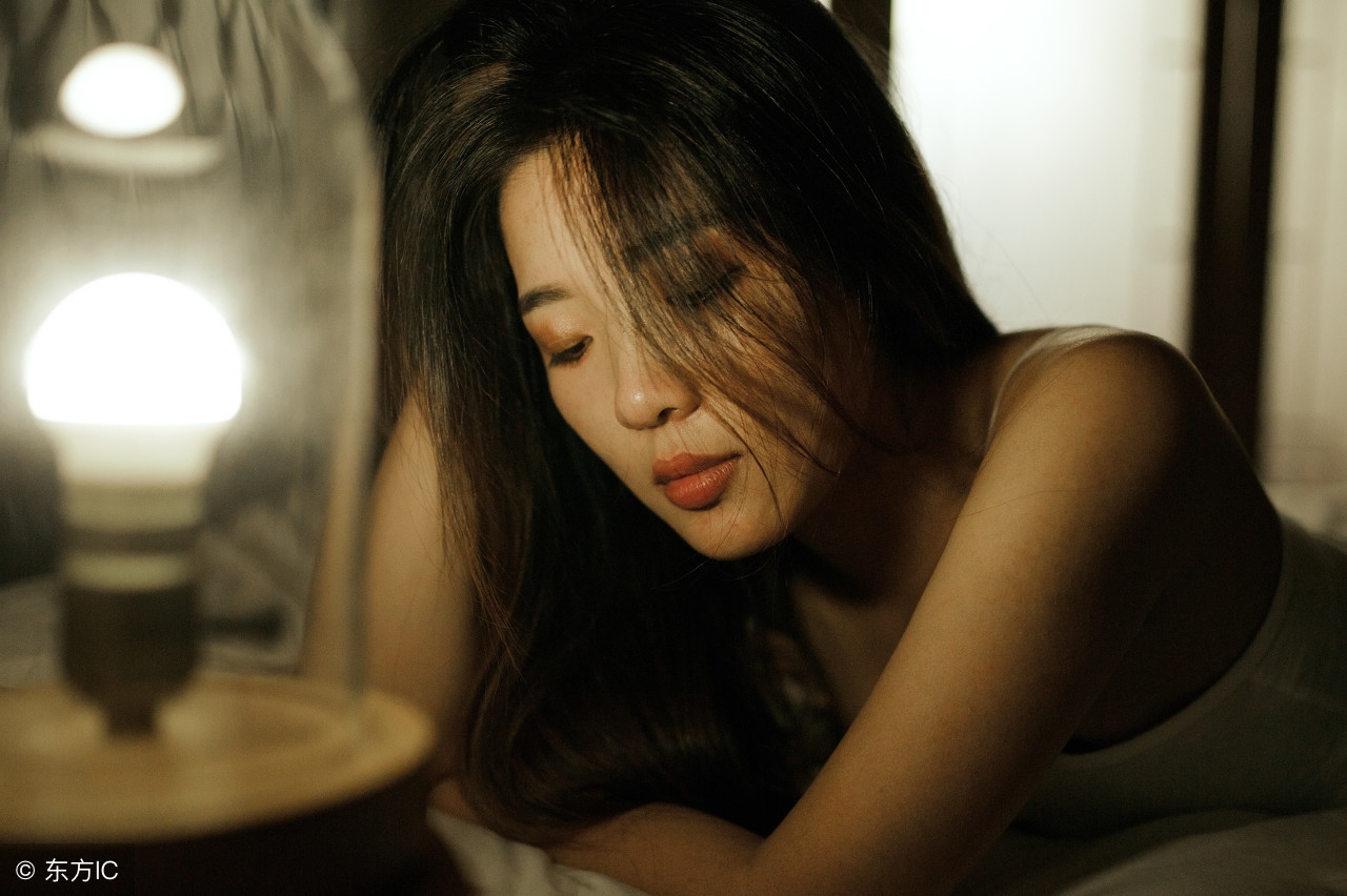 离婚吧,我200块的裙子都不敢买,你却为讨好别的女人买30000的包