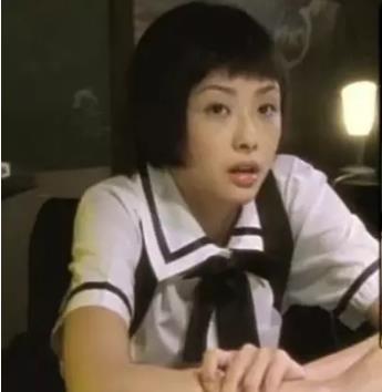 本是清纯女星却吸毒入狱，因小男友嫌“老”而整容直播时落泪！