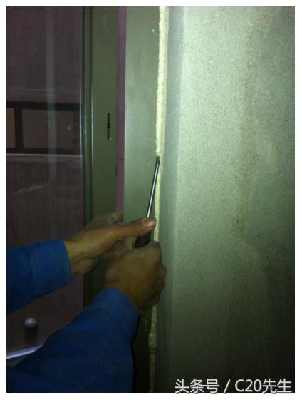 828型铝合金门窗滑轮如何安装,断桥铝合金门窗安装规范及标准