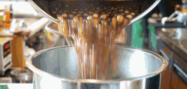 一杯奶茶含糖,一杯奶茶糖分有多高