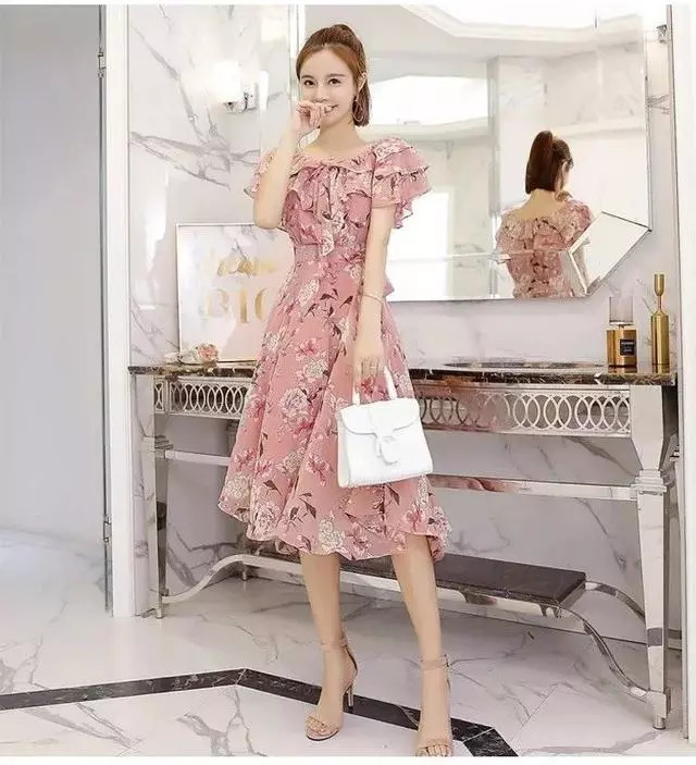 浅绿色碎花连衣裙怎么搭配毛衣,法国女人碎花连衣裙搭配西装外套