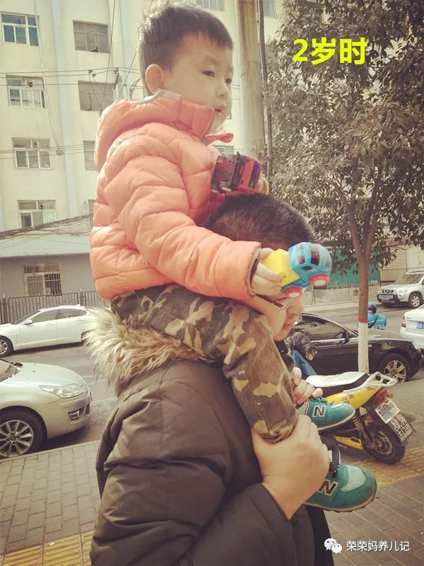 妹妹:有爸爸在,我根本不用下地!哥哥:随你随你,谁稀罕!