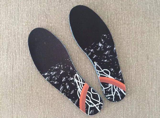 那些承载在AJ鞋中的故事——禁穿、扣碎、病倒，都意味着什么？